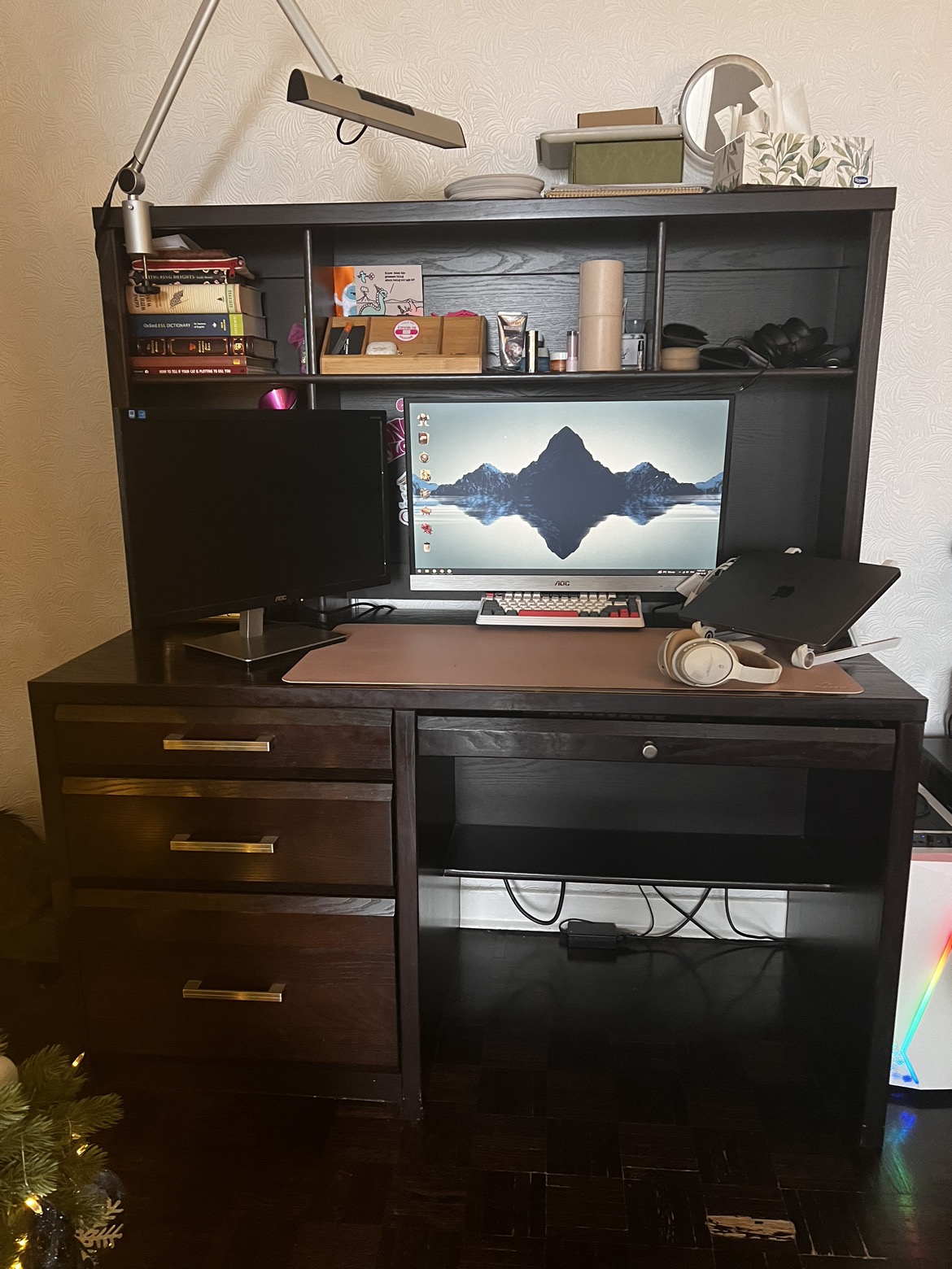 Hardwood computer desk with hutch