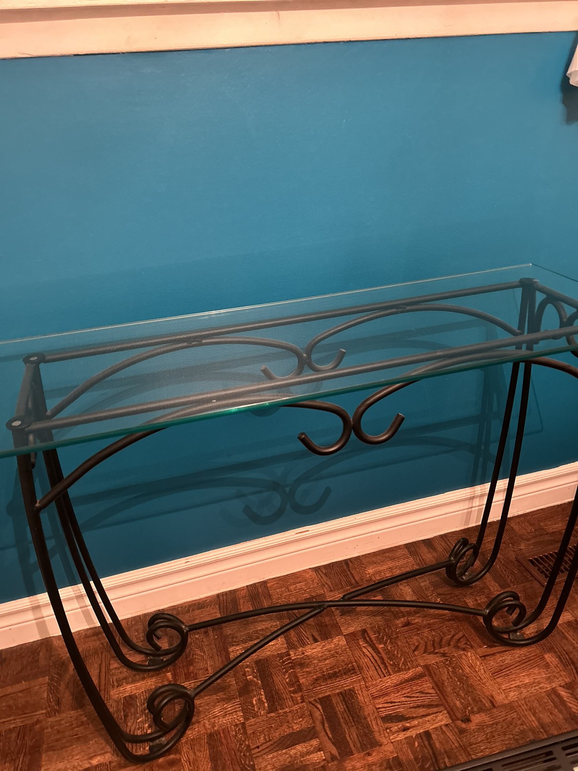 Glass top and cast iron legs side table. - photo 2