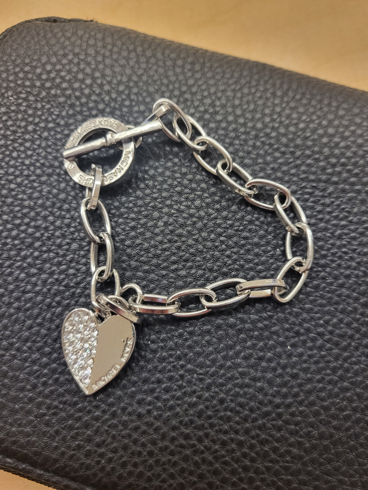 Michael Kors Silver Heart Bracelet image indicator(2)