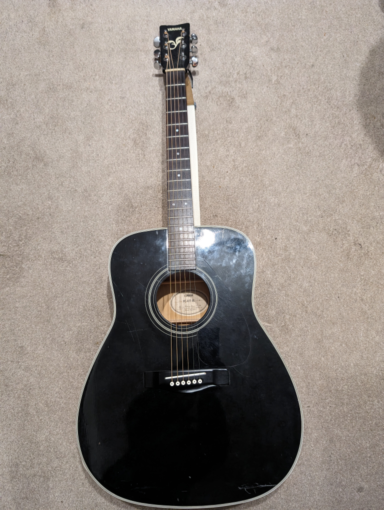 Yamaha Acoustic Guitar with Hard Shell Case