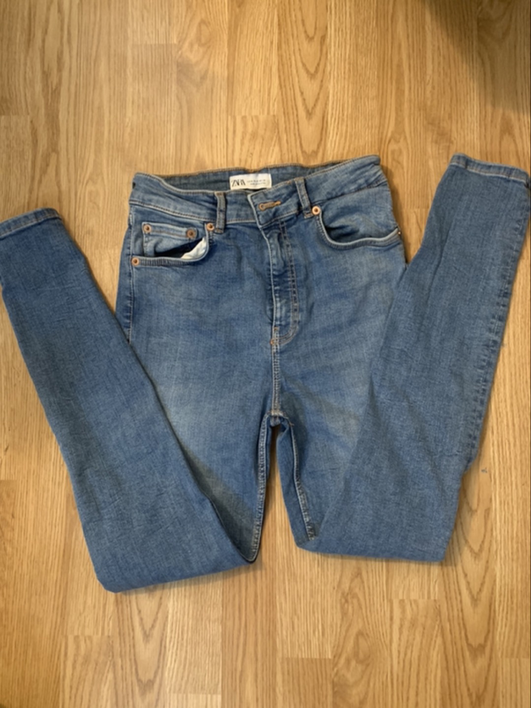 ⭐️Only $8 for both Zara and American Eagle high rise JEANS image indicator(2)