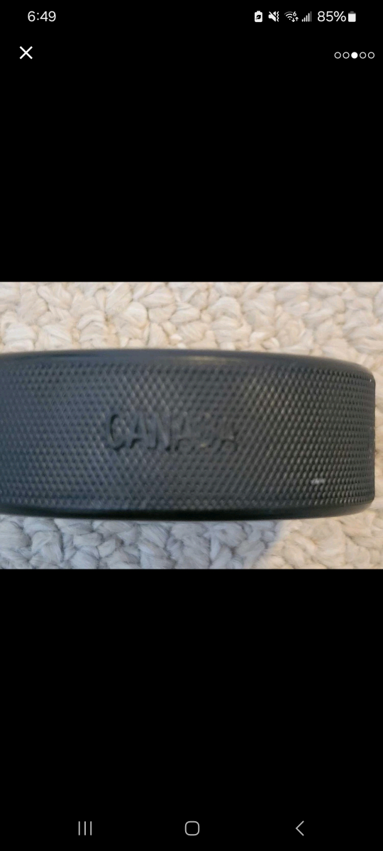 Official NHL game puck 1980s Edmonton Oilers image indicator(3)