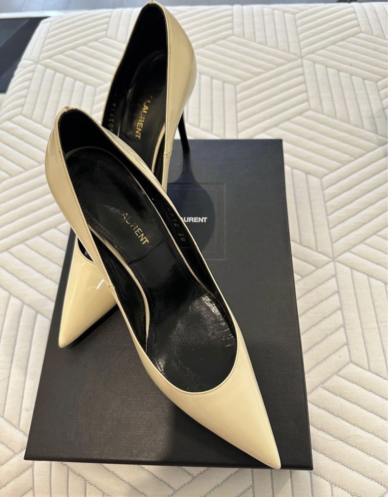 YSL Saint Laurent Lexi pumps in off white image indicator(4)