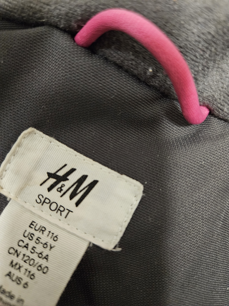 H&M One piece snowsuit size 5/6 kids 🥕 - photo 3