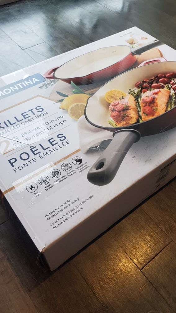 2 Red Cast Iron Pans/Skillets image indicator(3)