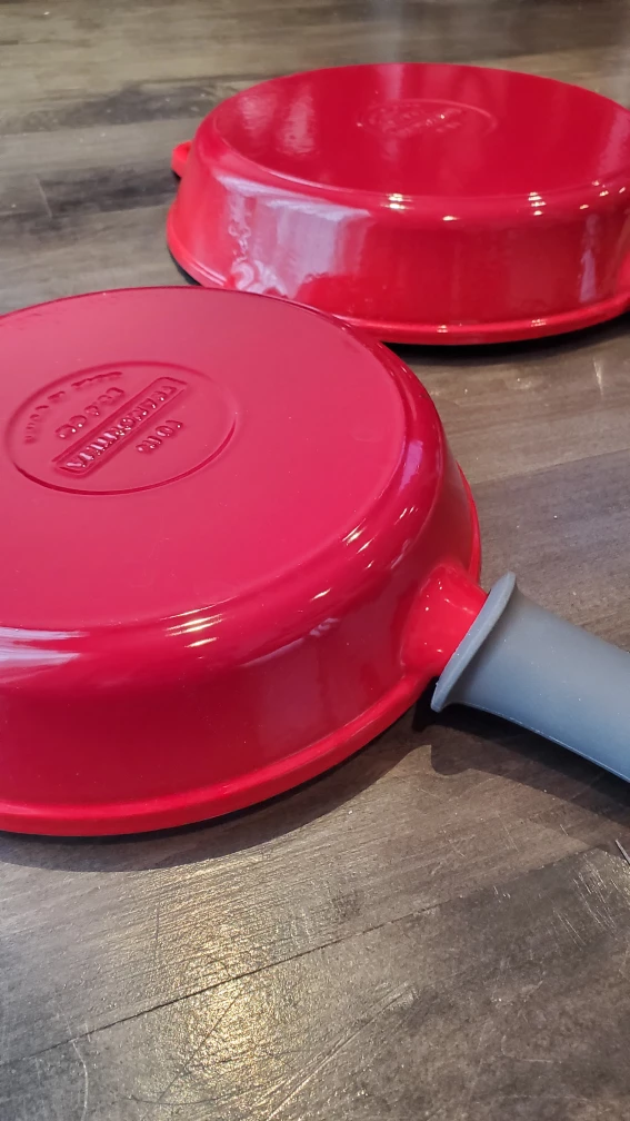 2 Red Cast Iron Pans/Skillets image indicator(6)