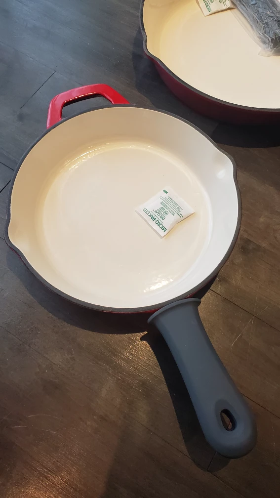 2 Red Cast Iron Pans/Skillets image indicator(8)