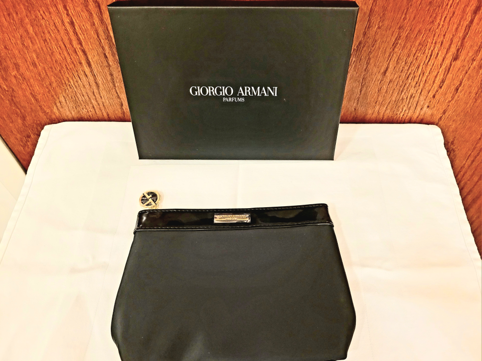 BNIB Giorgio Armani Make-Up Pouch image indicator(2)