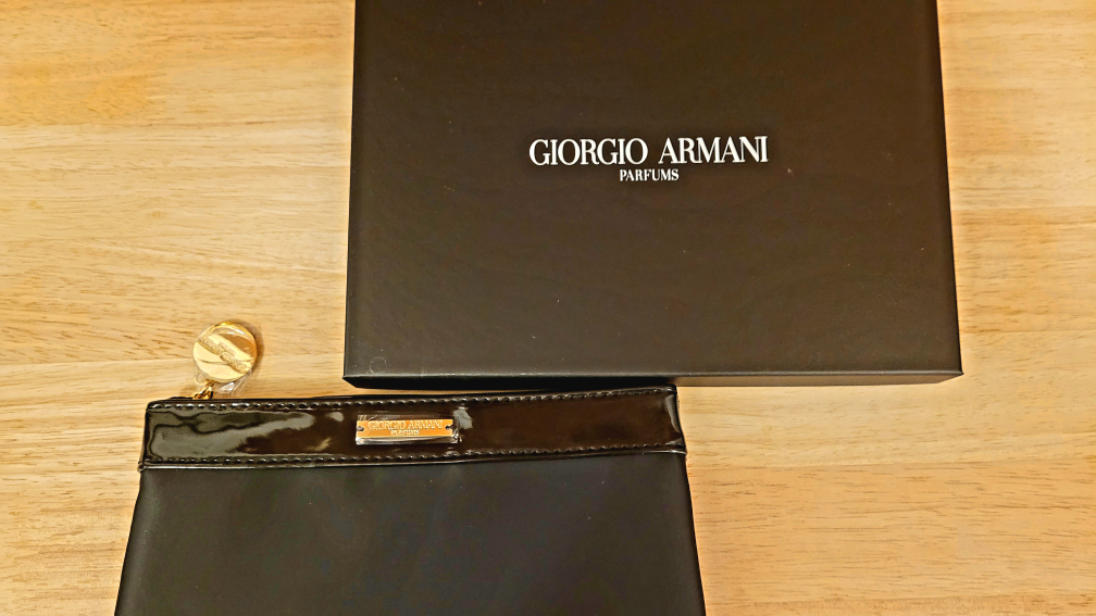 BNIB Giorgio Armani Make-Up Pouch image indicator(6)