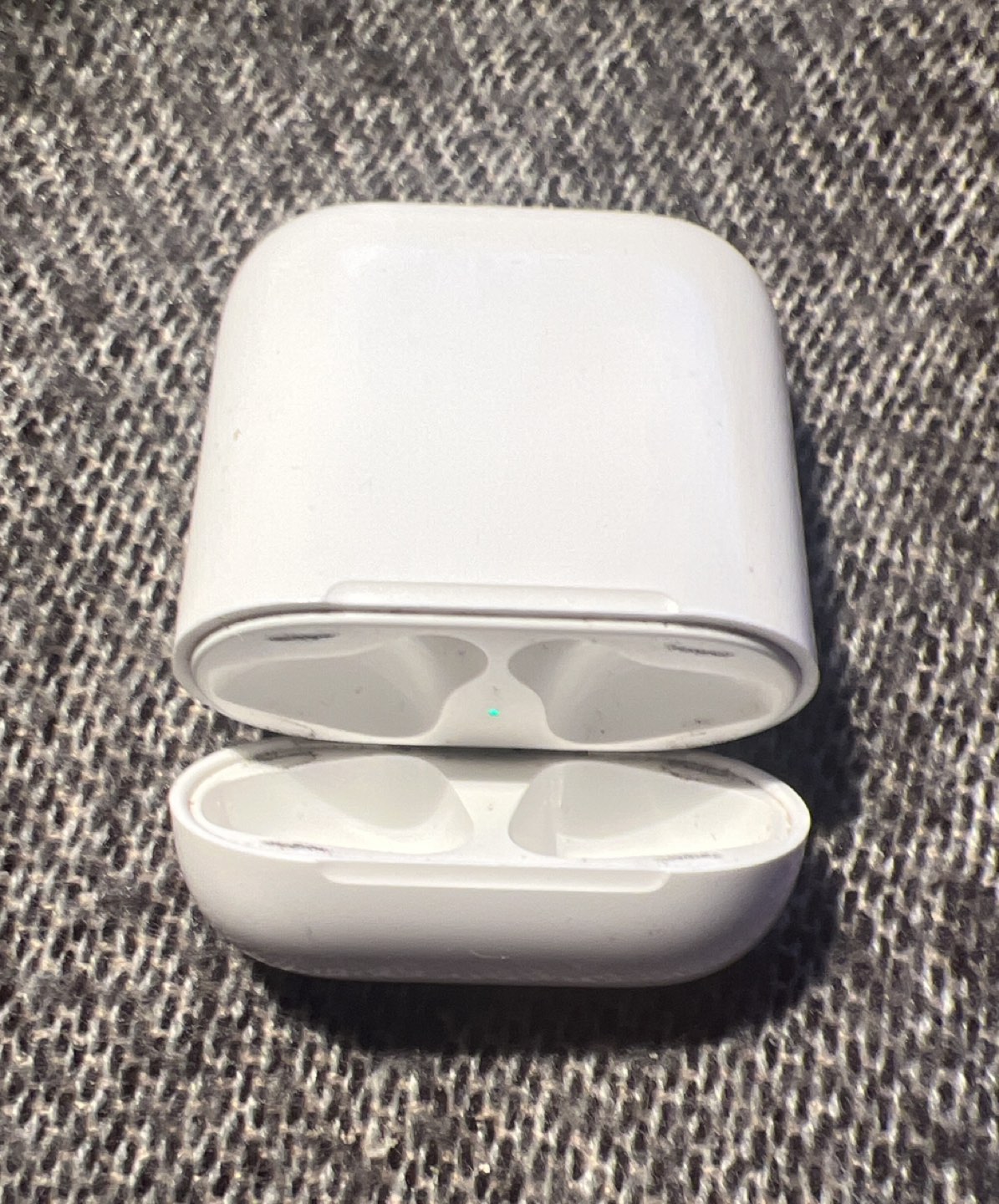 AirPods (second gen) with charging case - photo 3