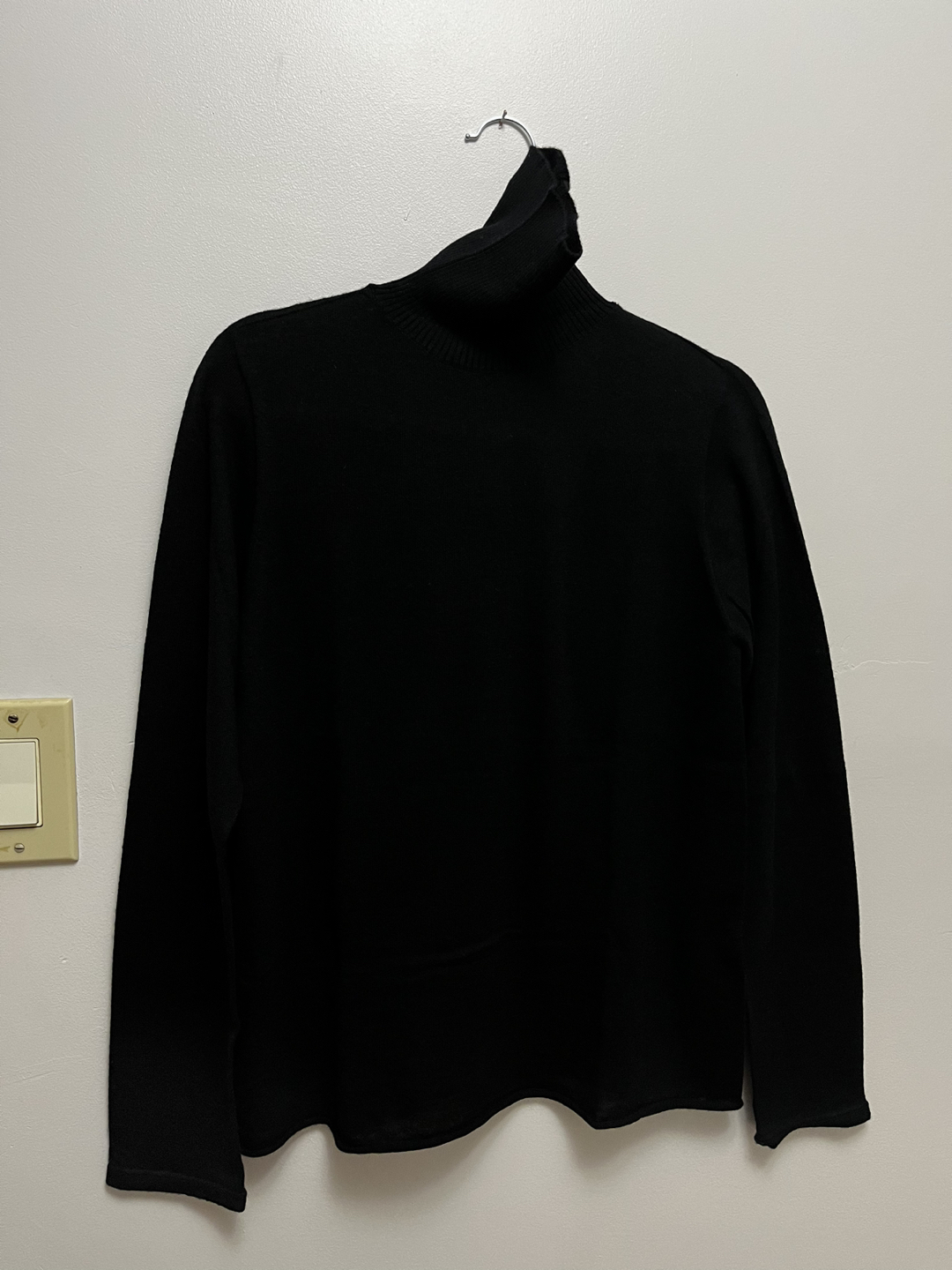 Aritzia 100% cashmere knit thumbnail