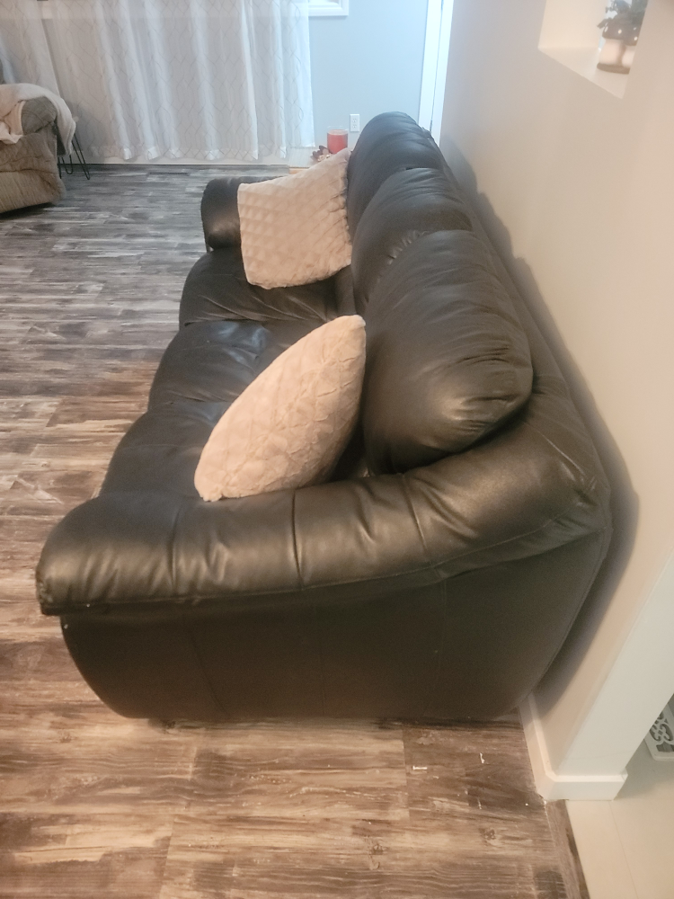 2 leather matching couches - photo 2