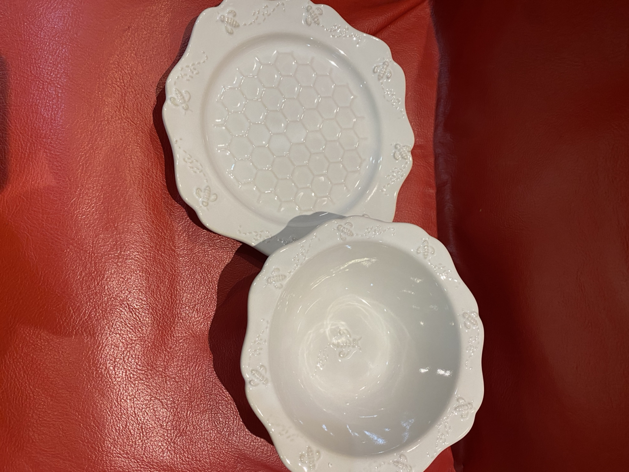 Temptations byTara 12pc China Dinnerware Set image indicator(4)