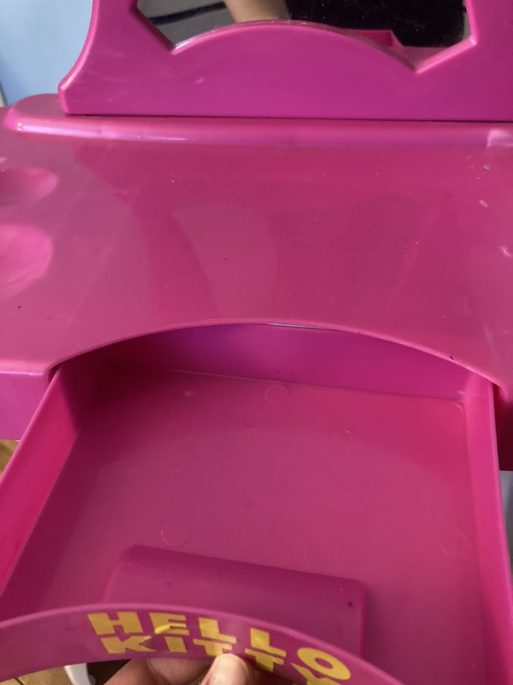 Hello kitty vanity - photo 3