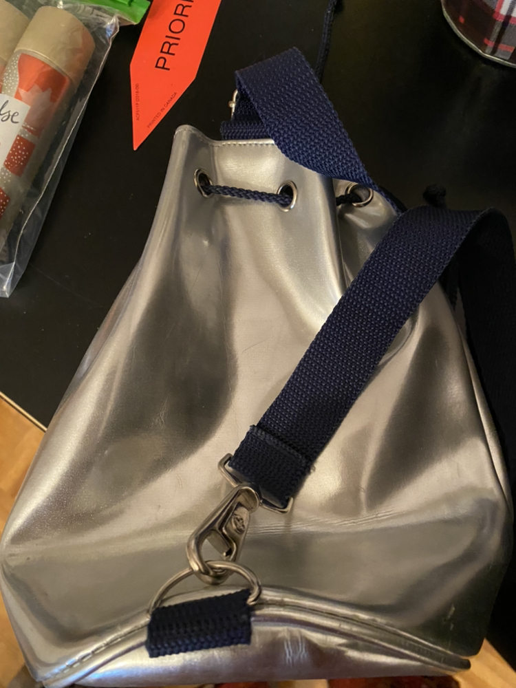 Tommy Hilfiger bag image indicator(2)