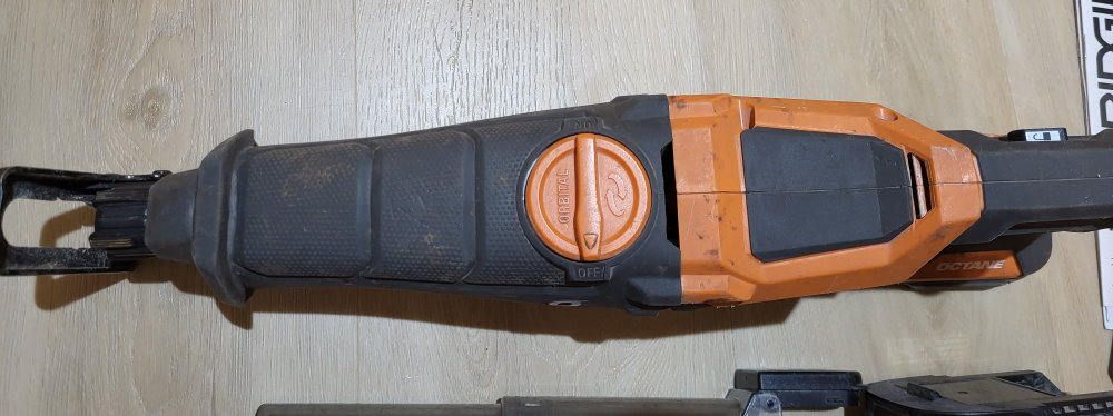 RIDGID 18V Cordless Brushless Reciprocating Saw & battery - photo 5