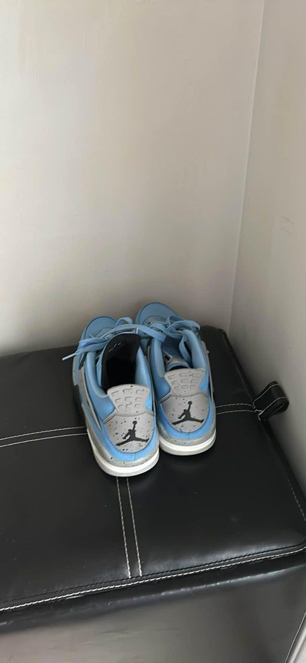 Jordan 4 university blue (negotiable or best offer) - photo 4
