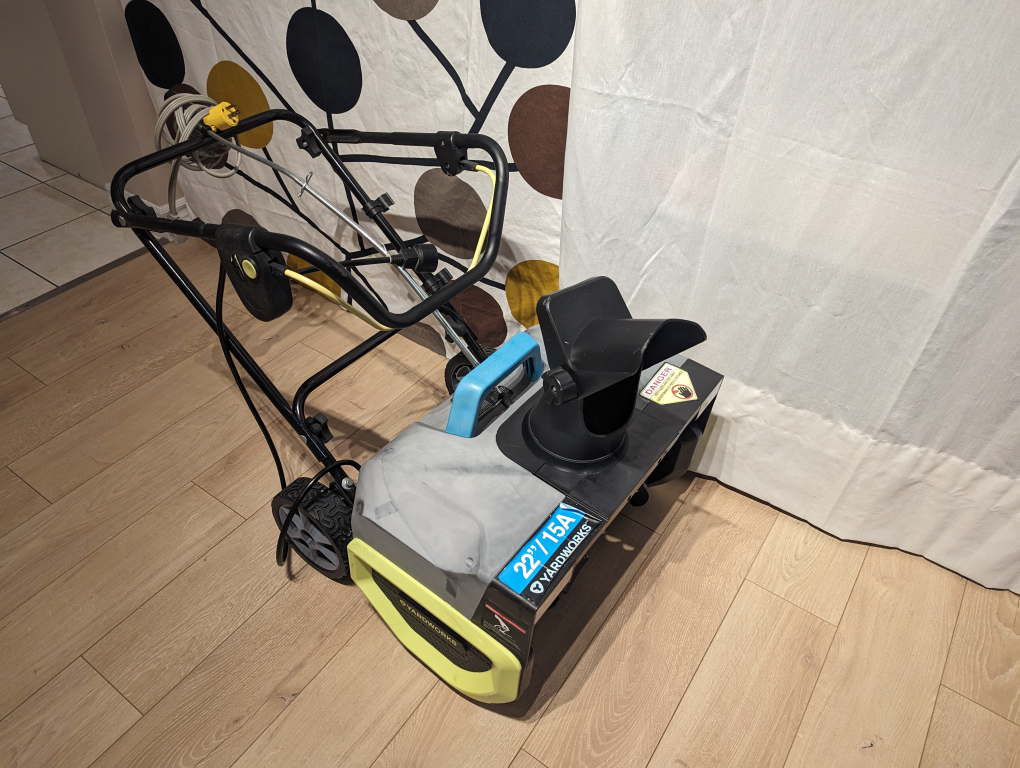 Yardworks 22"/15A Electric snowblower