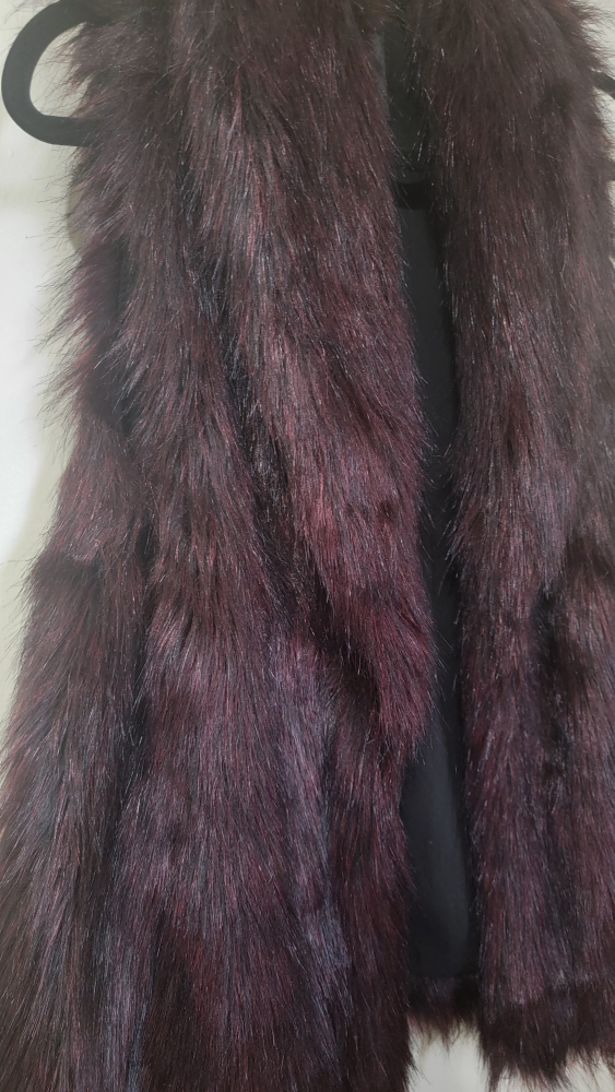 Burgundy Faux Fur Vest   size large - photo 4