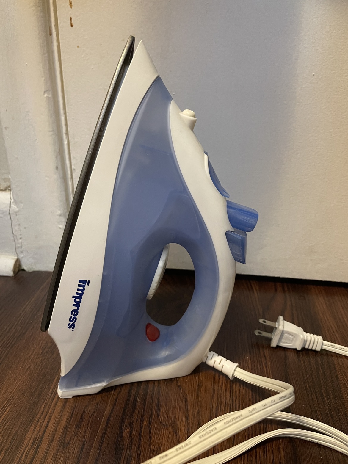 Lightweight steam iron