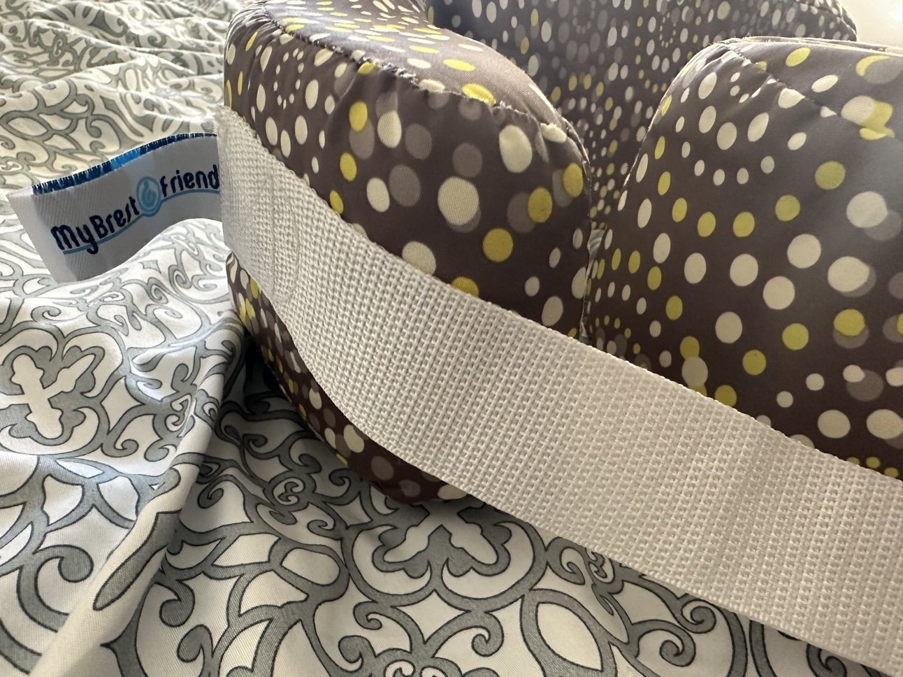 My Brest friend nursing pillow image indicator(2)