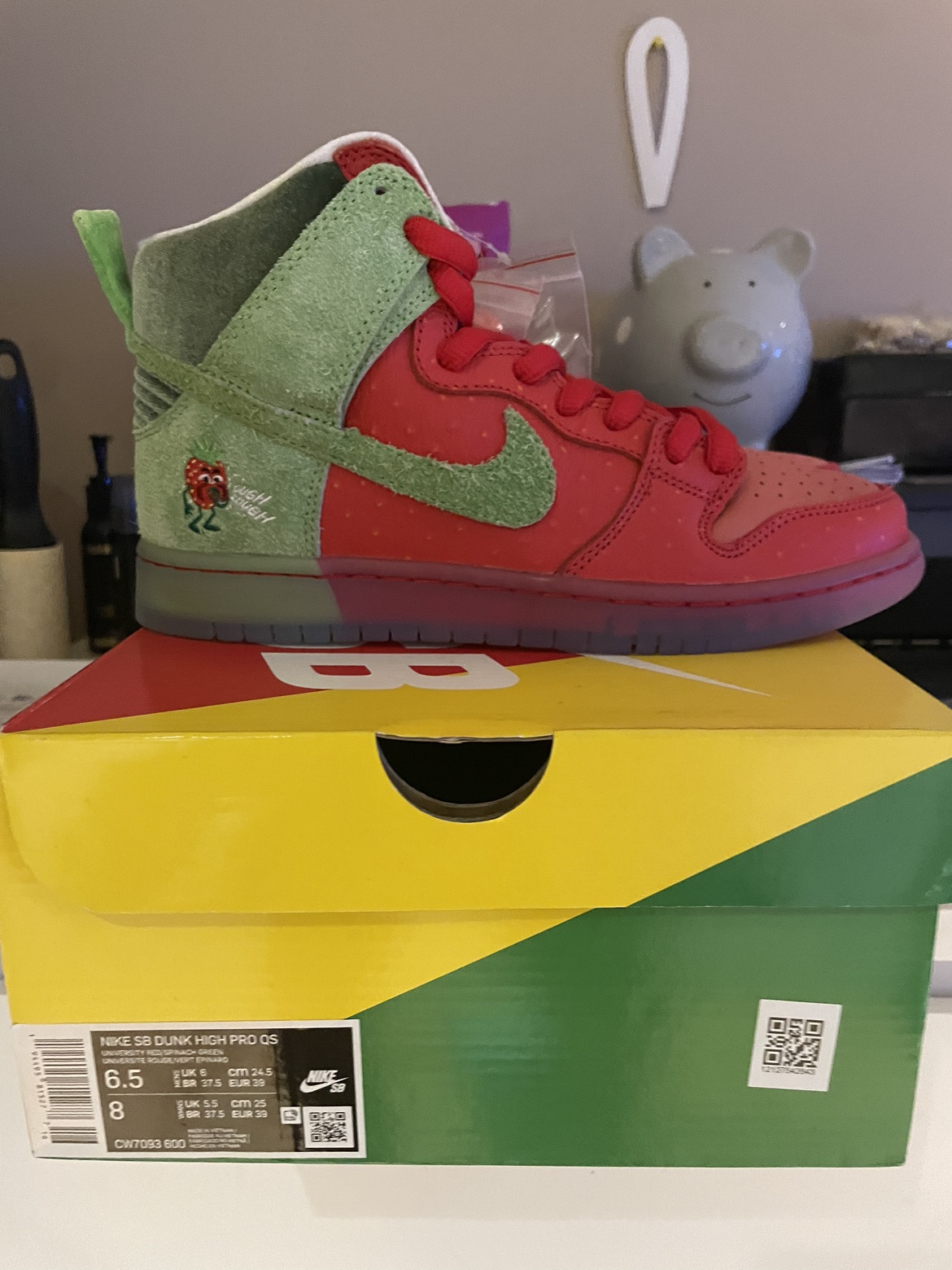 Nike dunk, high strawberry cough image indicator(2)