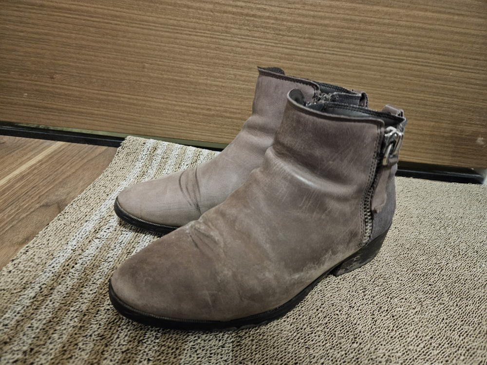 Free Aldo Boots size 7 image indicator(2)