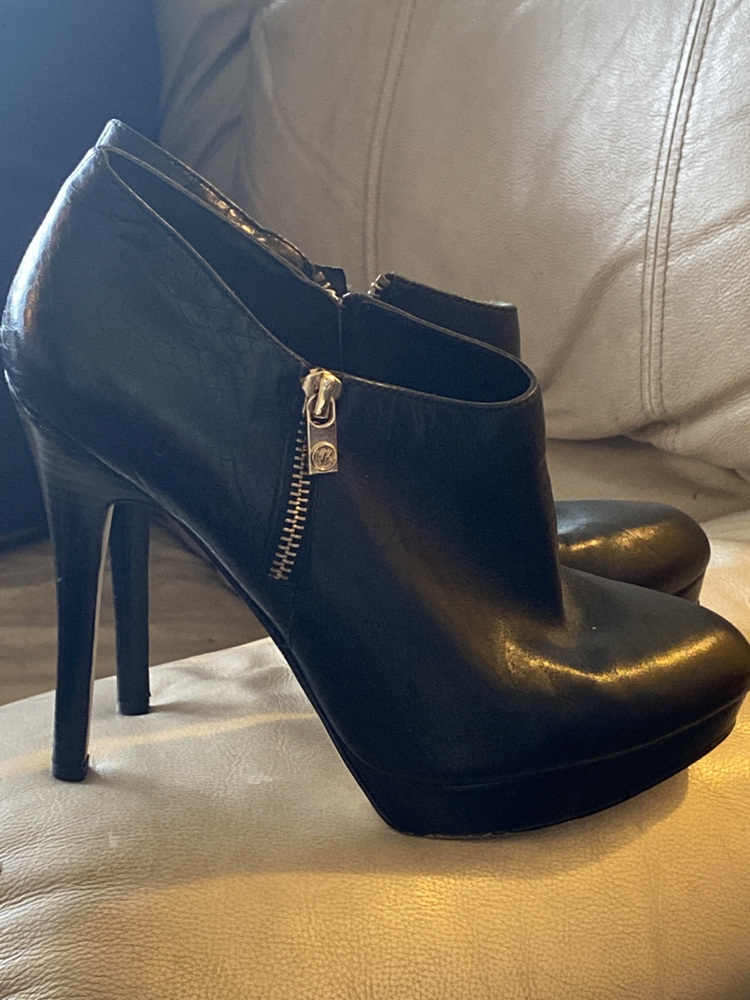 Michael kors black heeled boots