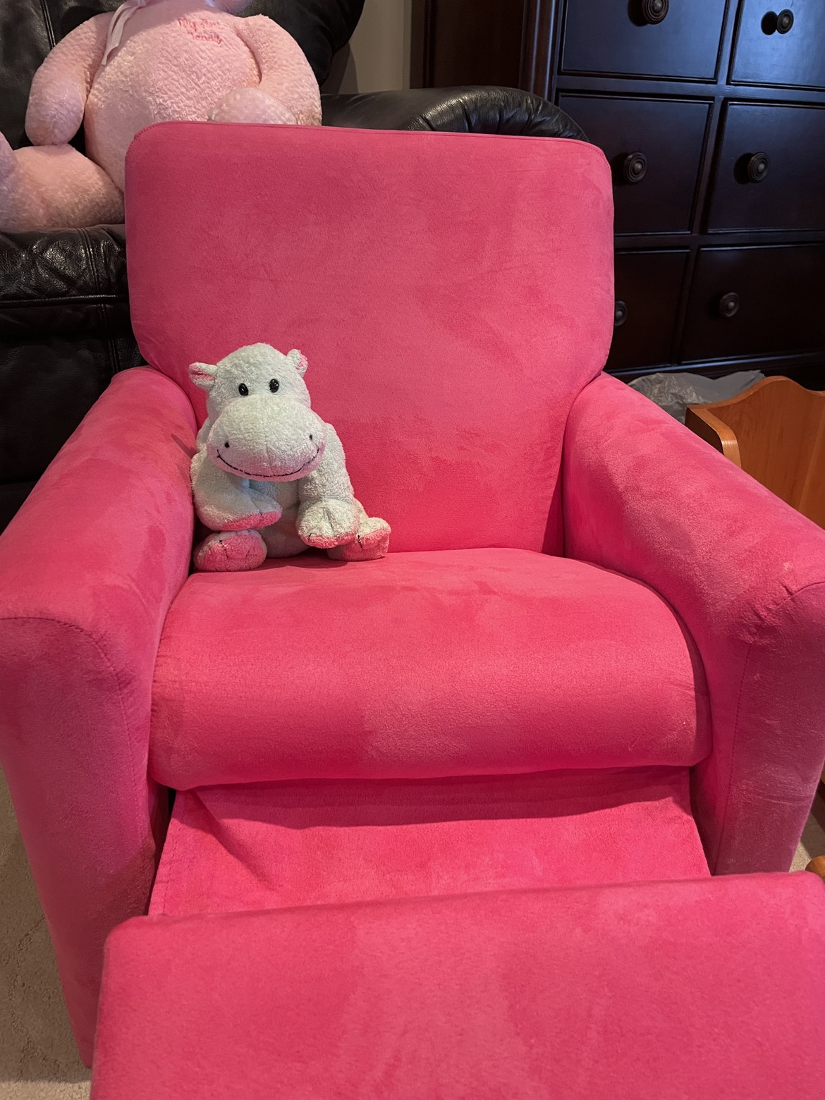 Recliner/ chair in soft fabric for girl