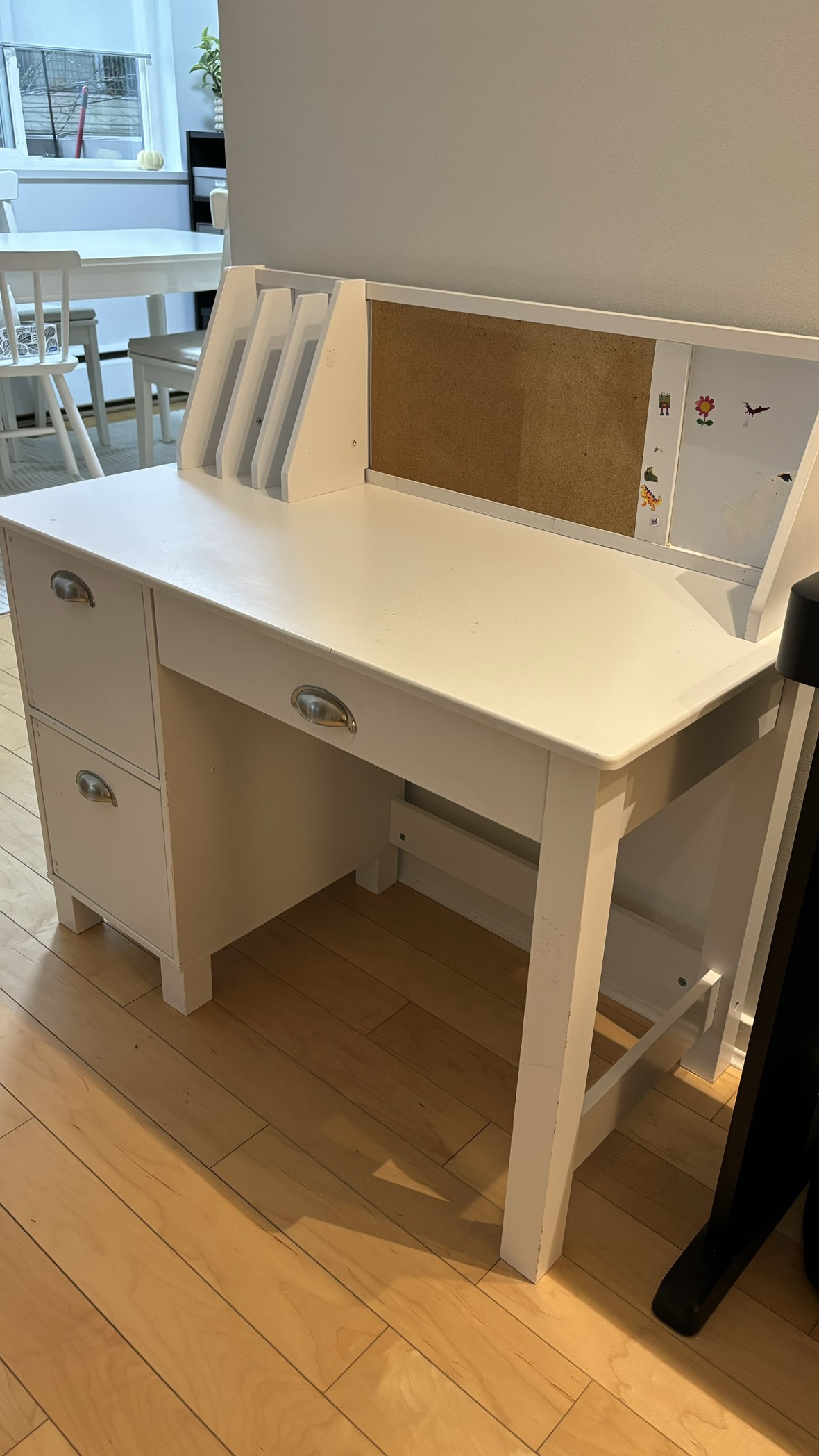 Kid’s table & chair image indicator(2)