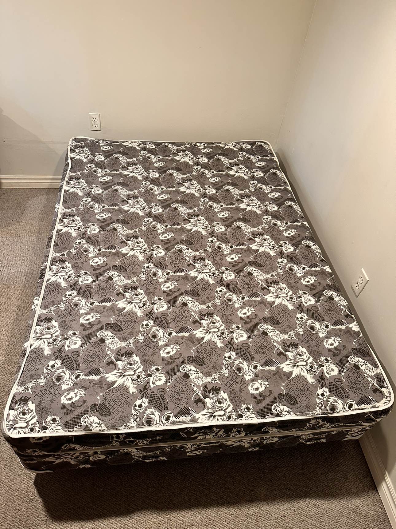 Bed furniture - Bed box and Mattress - Double size