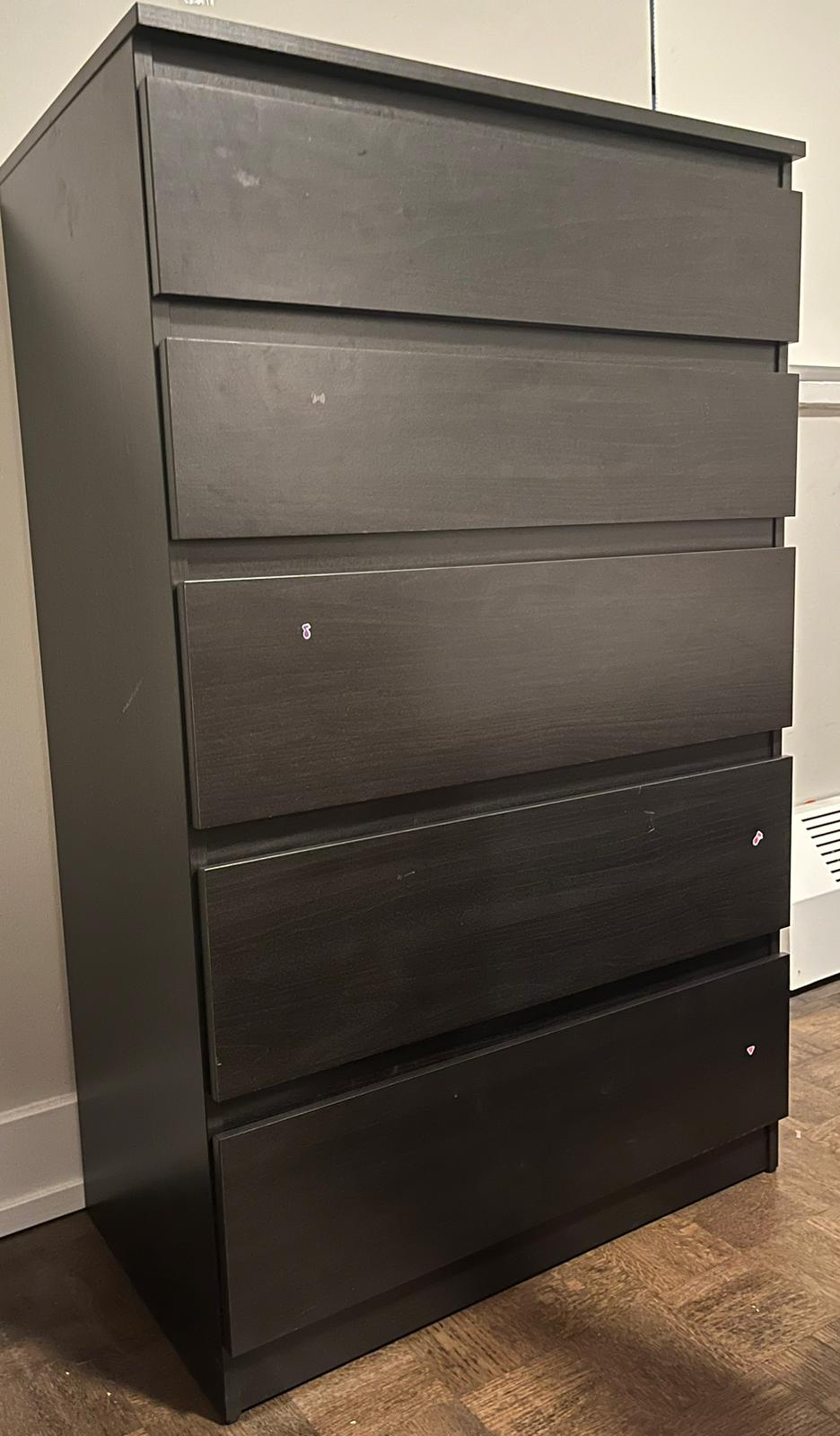 Chest of drawer