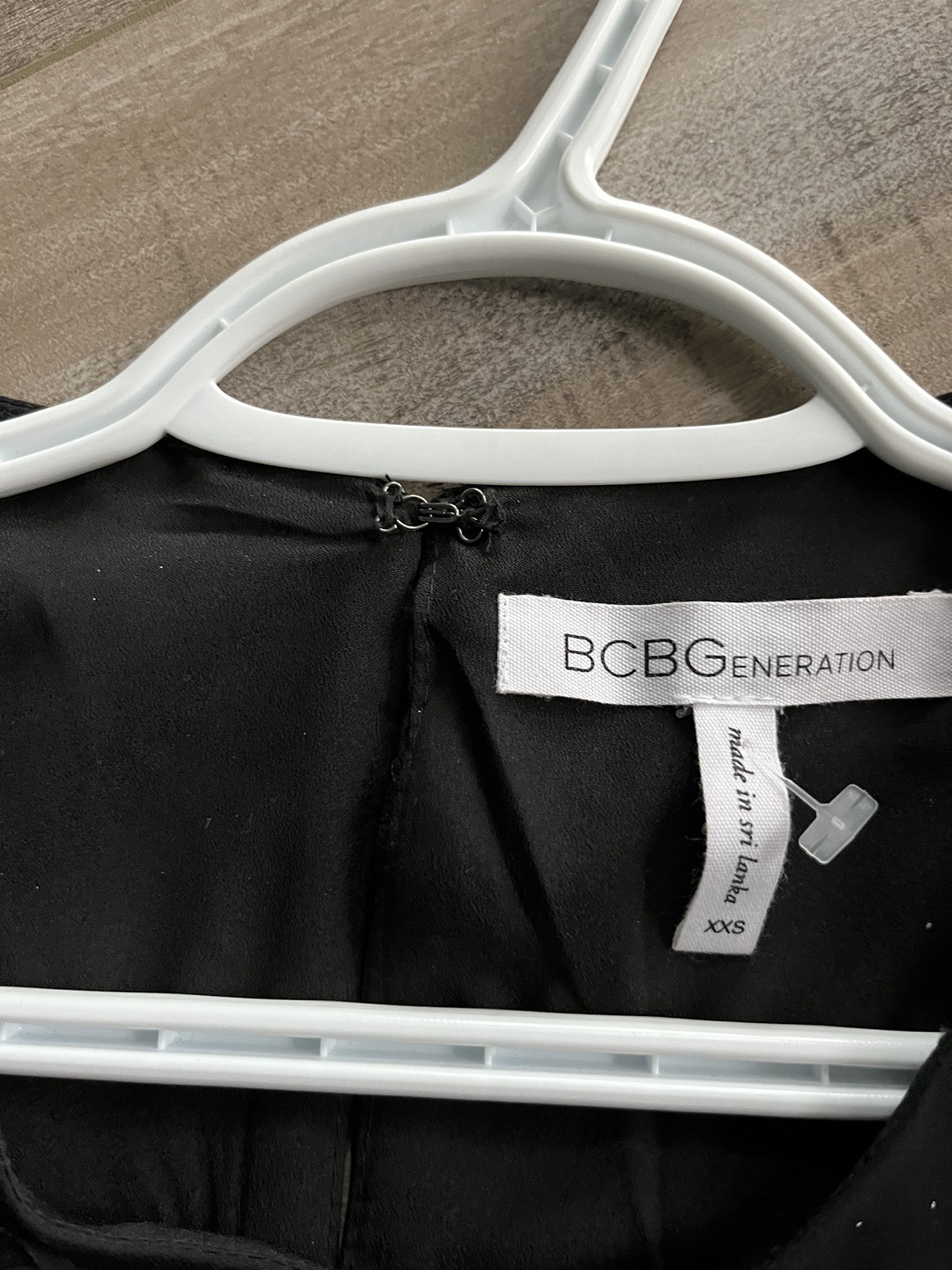 BCBG Max Azaria black flower appliqué dres XXS- XS 🎁 image indicator(5)