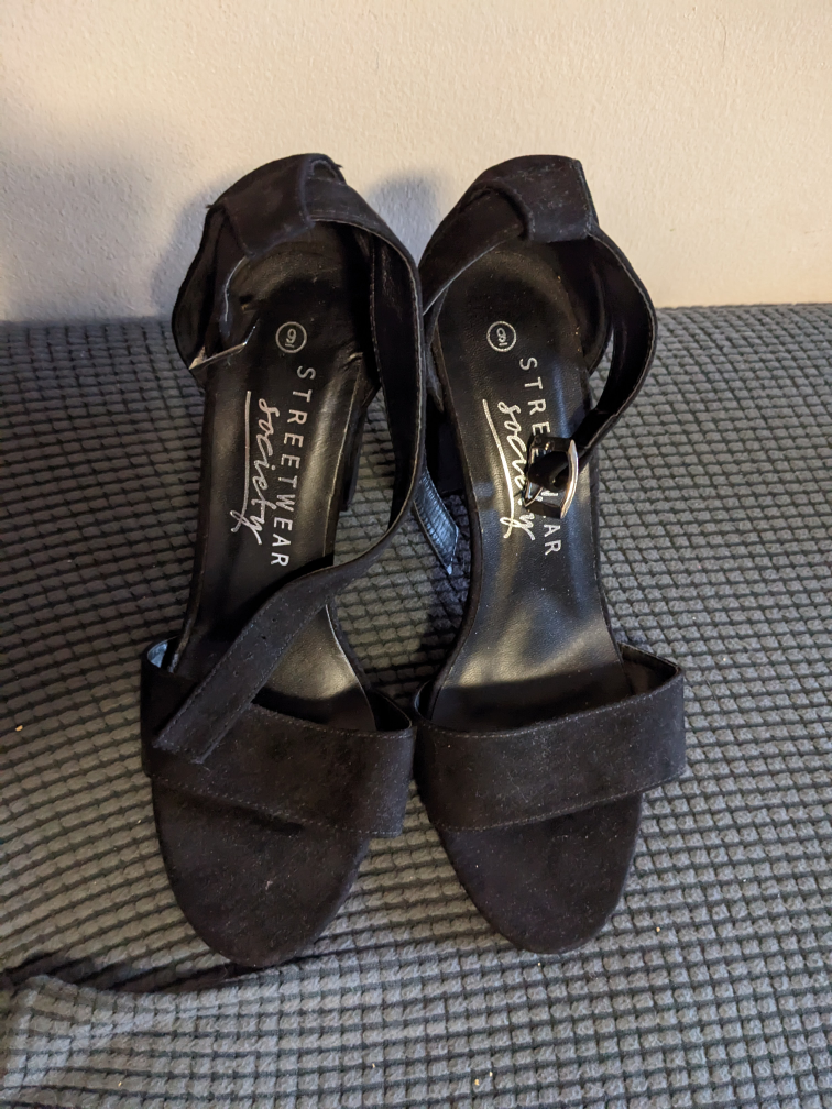 Brand New Strappy Heels $15 size US 9
