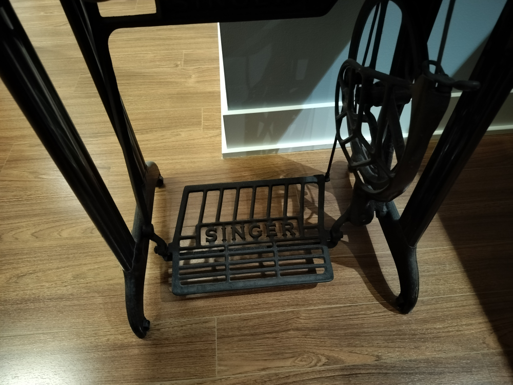 Antique sewing machine image indicator(4)