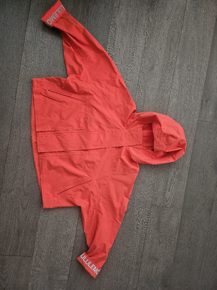 Lululemon rain jacket - photo 4
