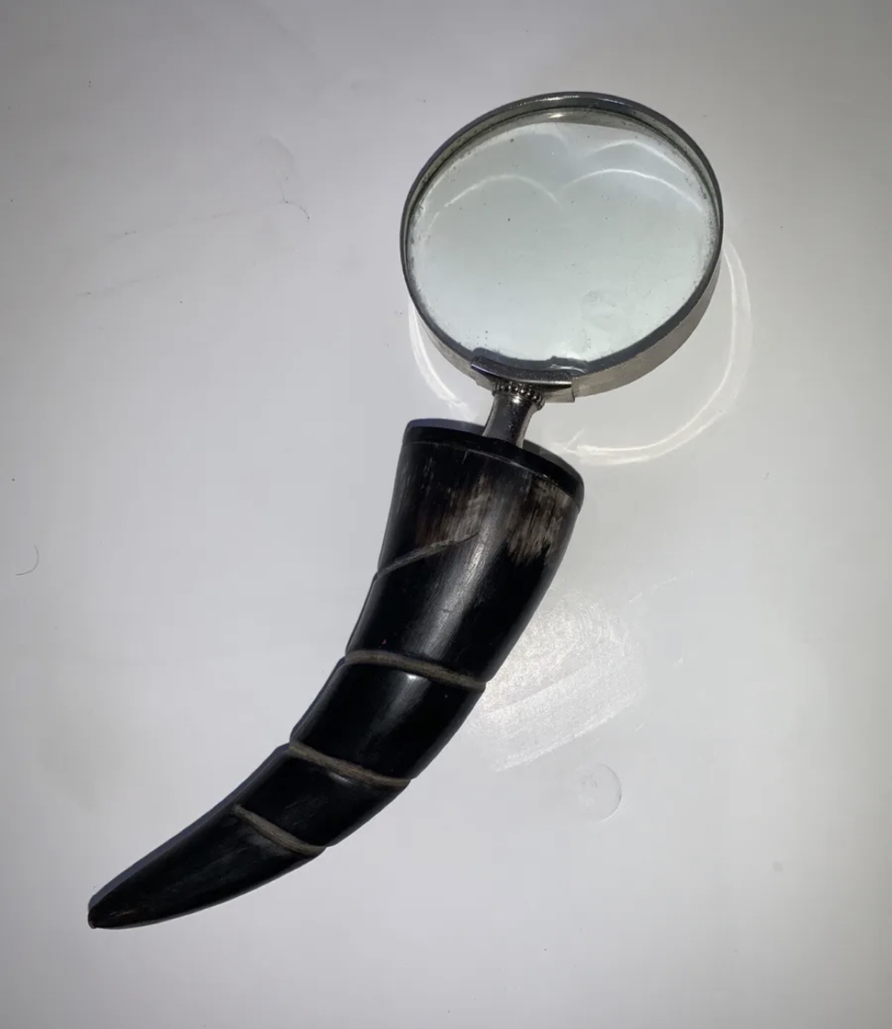 Magnifying Glass Black Brown Polished Spiral Handle Horn 9" image indicator(2)
