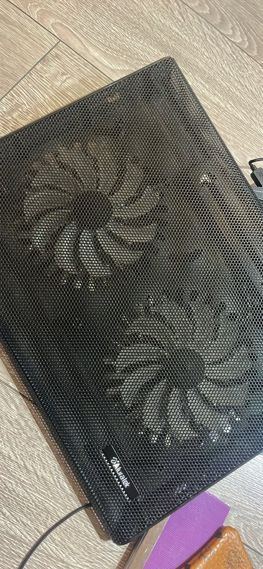 Laptop cooling pad