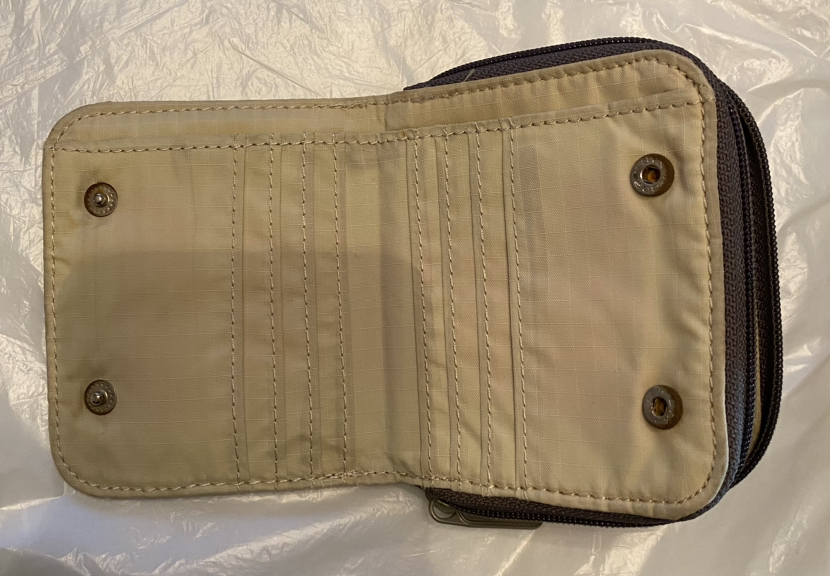 LeSportac wallet image indicator(2)