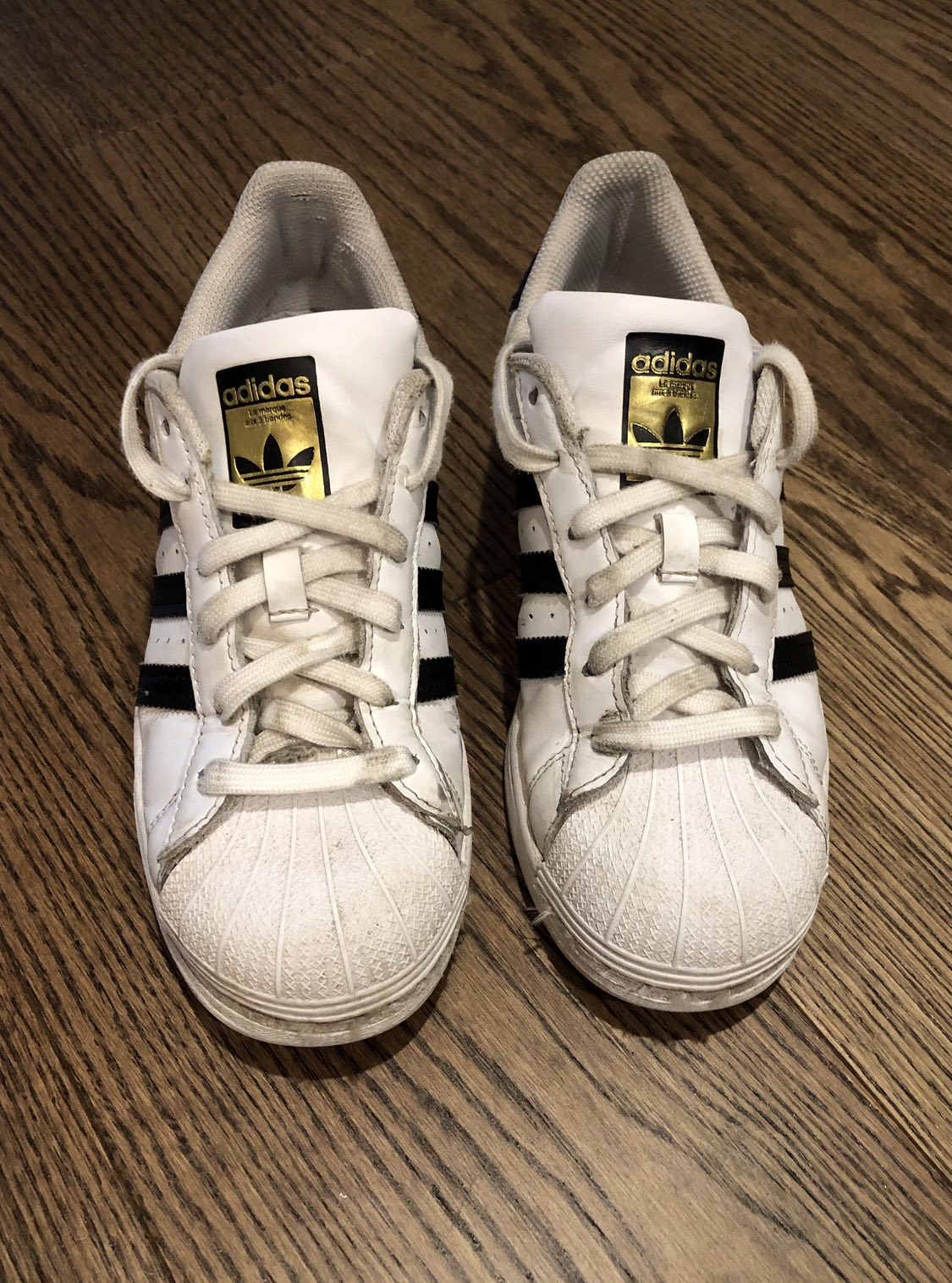 Women’s Adidas Superstars (size 7) 🎁 - photo 2
