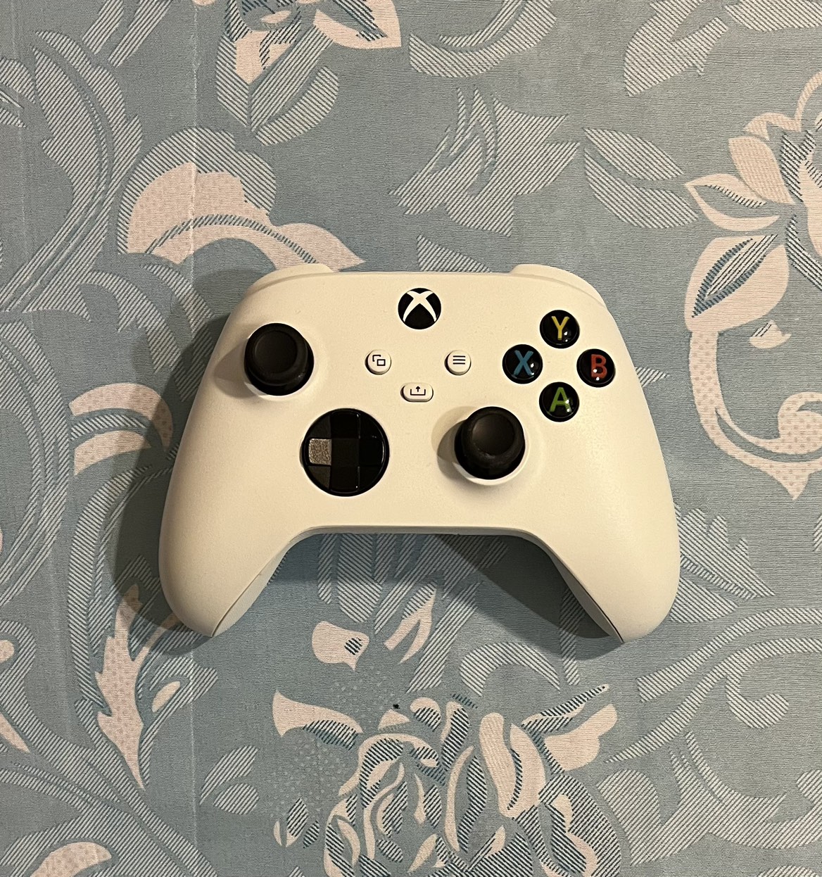 Wireless Xbox One controller thumbnail