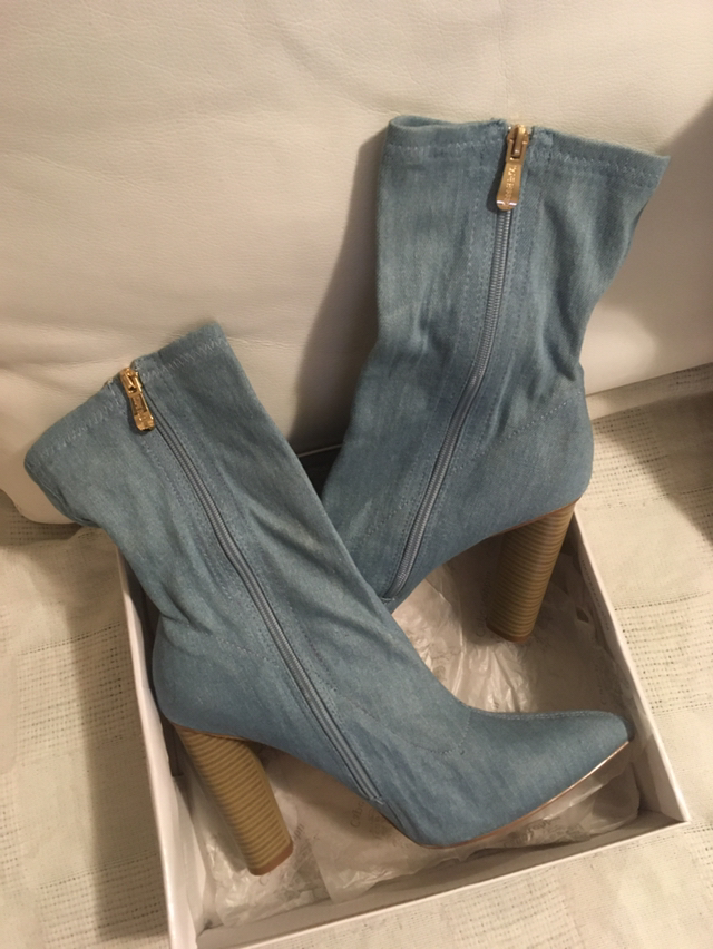 Women boots. image indicator(2)