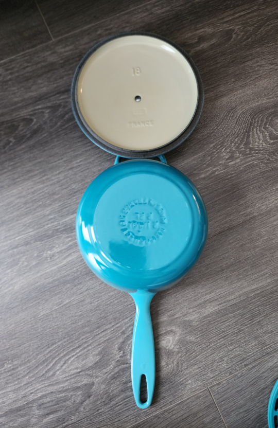 Le Creuset 1.75 Qt Signature Saucepan Caribbean & Spatula image indicator(7)