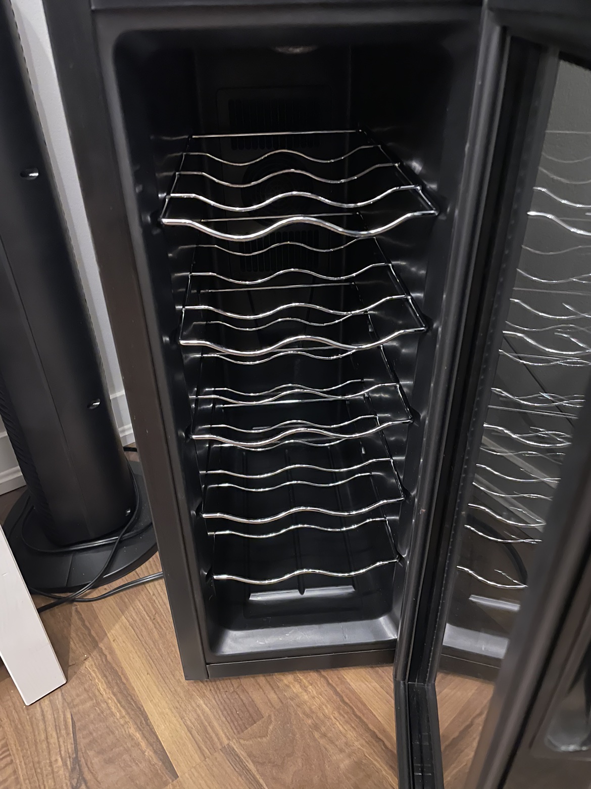 Koolatron Wine Refrigerator - photo 5