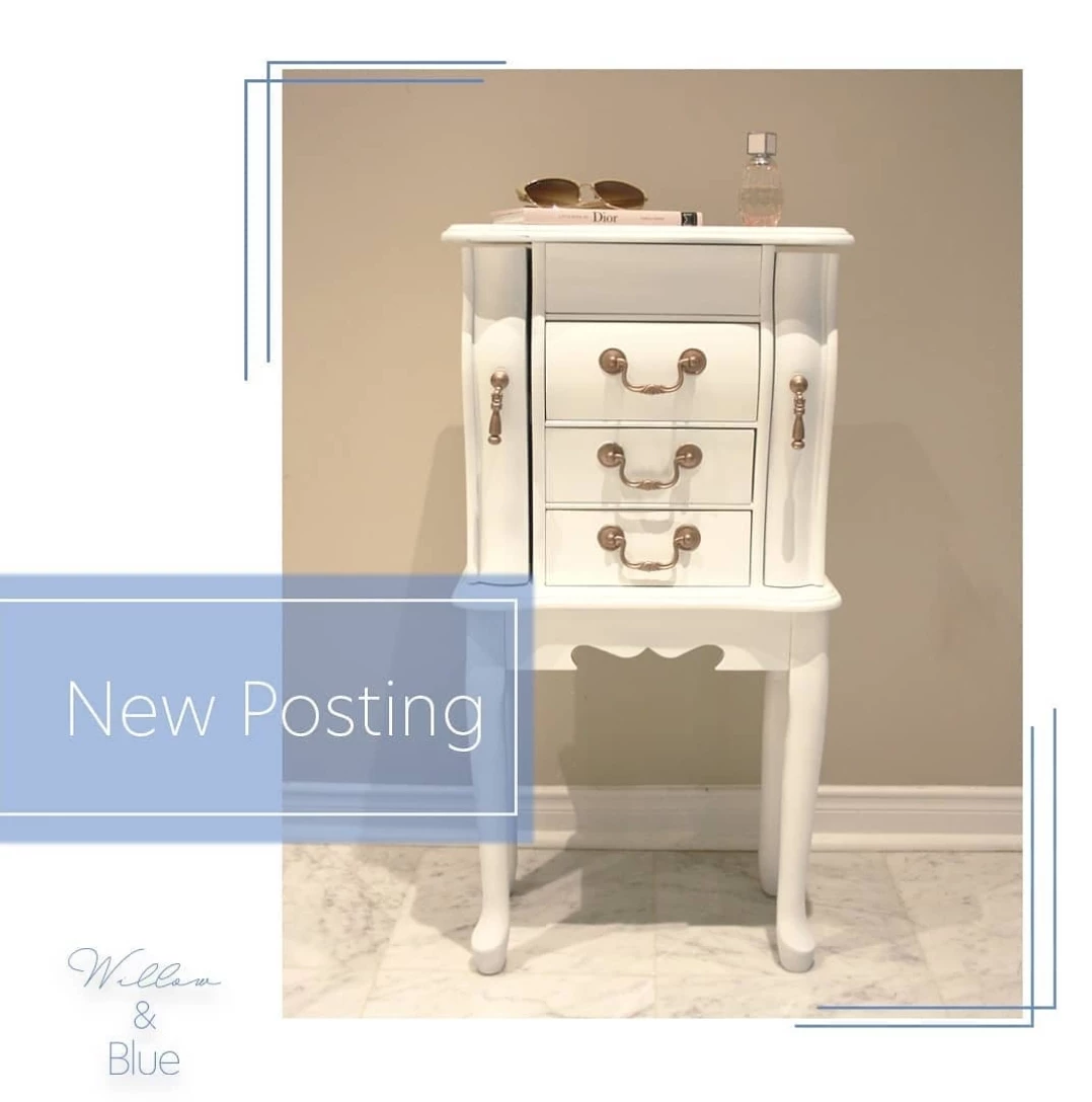 Elegant Refinished Free Standing Jewellery Box!