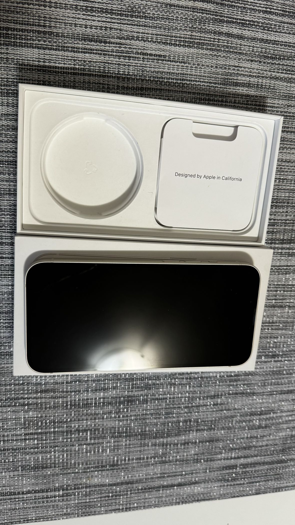 iPhone 13 - photo 2
