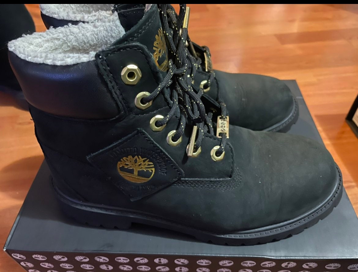 Timberlands juniors size 6.5