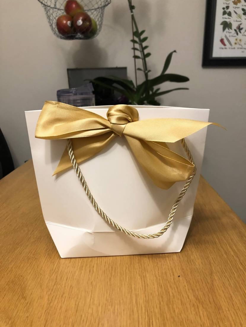 Elegant cream and gold gift bags - photo 2