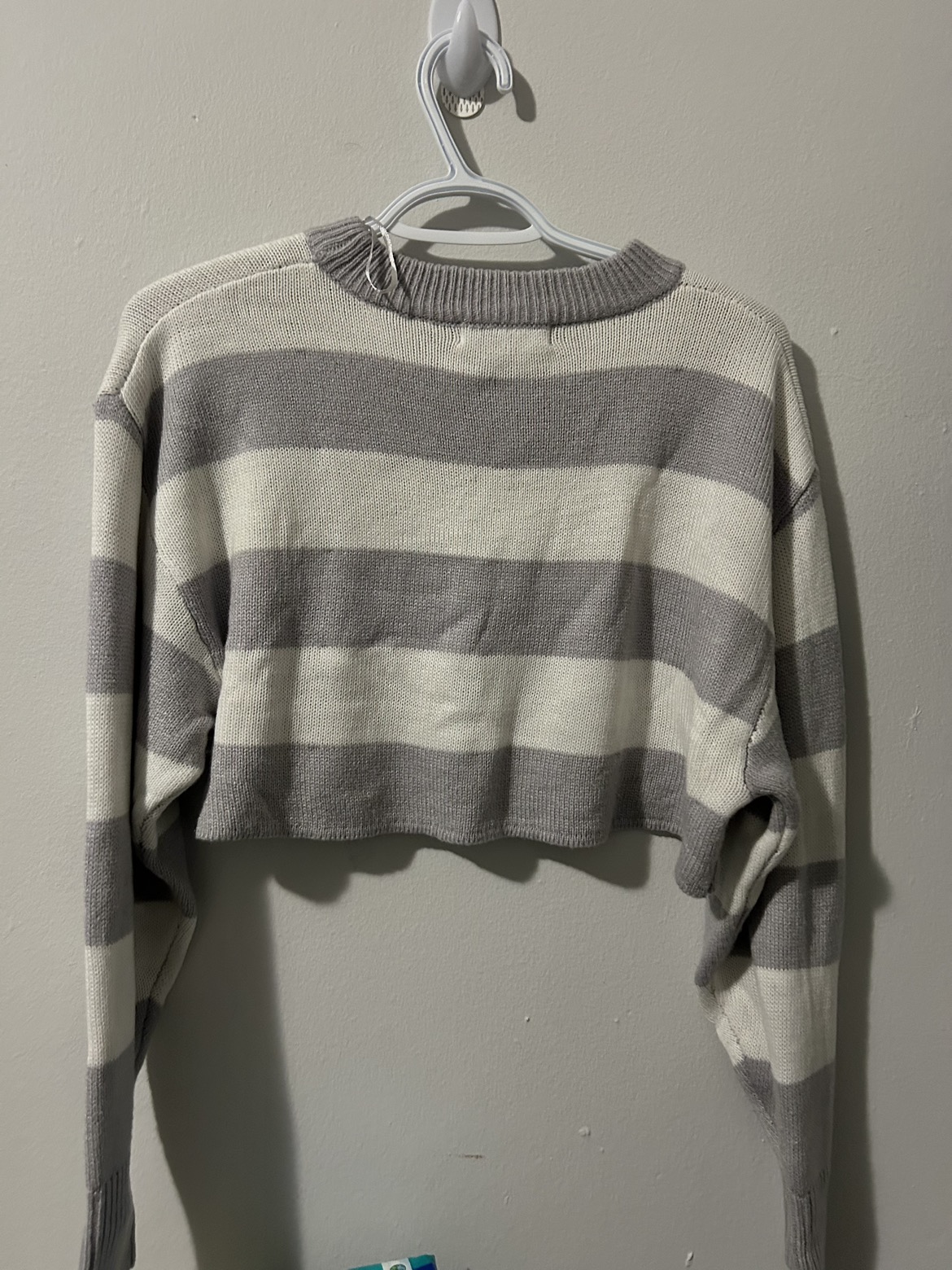 Crop sweater thumbnail