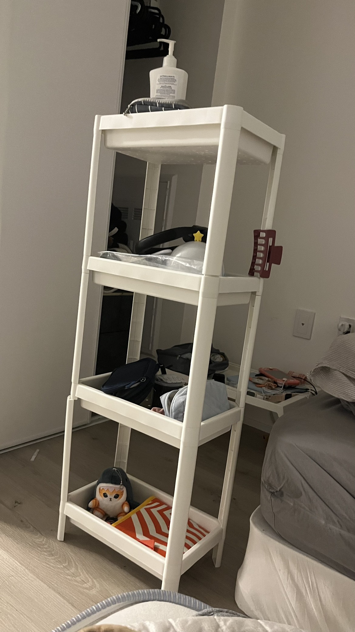 Ikea plastic shelf - photo 2